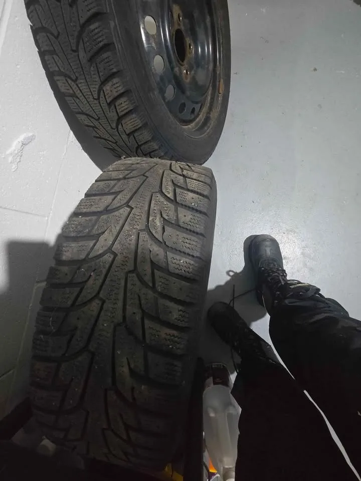 205/55/R16 Tires on steel rims image indicator(2)