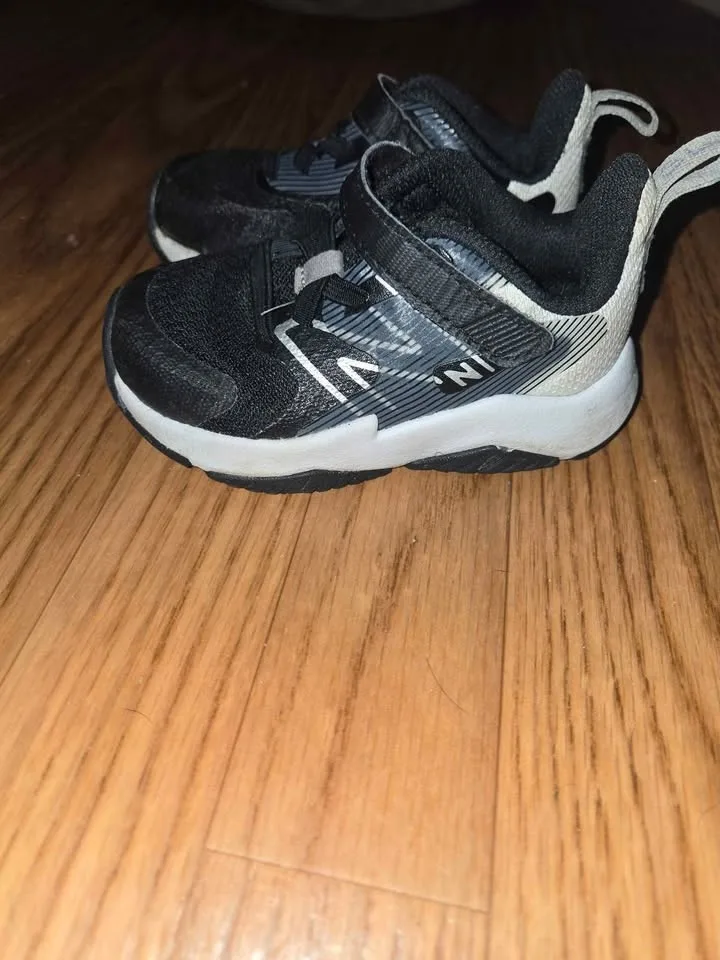 New balance size 6 Us image indicator(3)