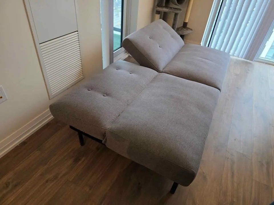 Futon and accent chair - need to be gone by Dec 1