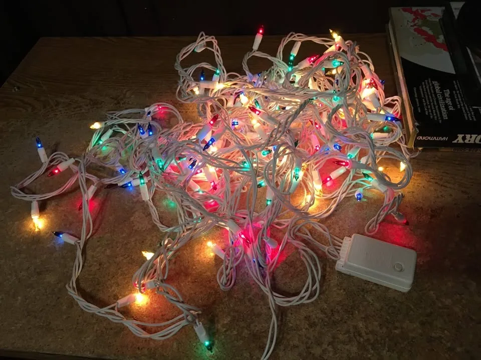 LOT OF 8 CHRISTMAS LIGHTS SETS STRING LIGHTS MULTI-COLOR & WHITE image indicator(2)