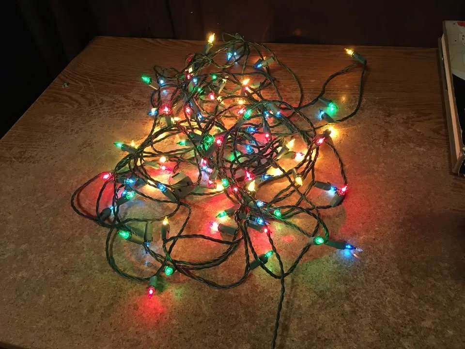 LOT OF 8 CHRISTMAS LIGHTS SETS STRING LIGHTS MULTI-COLOR & WHITE image indicator(5)