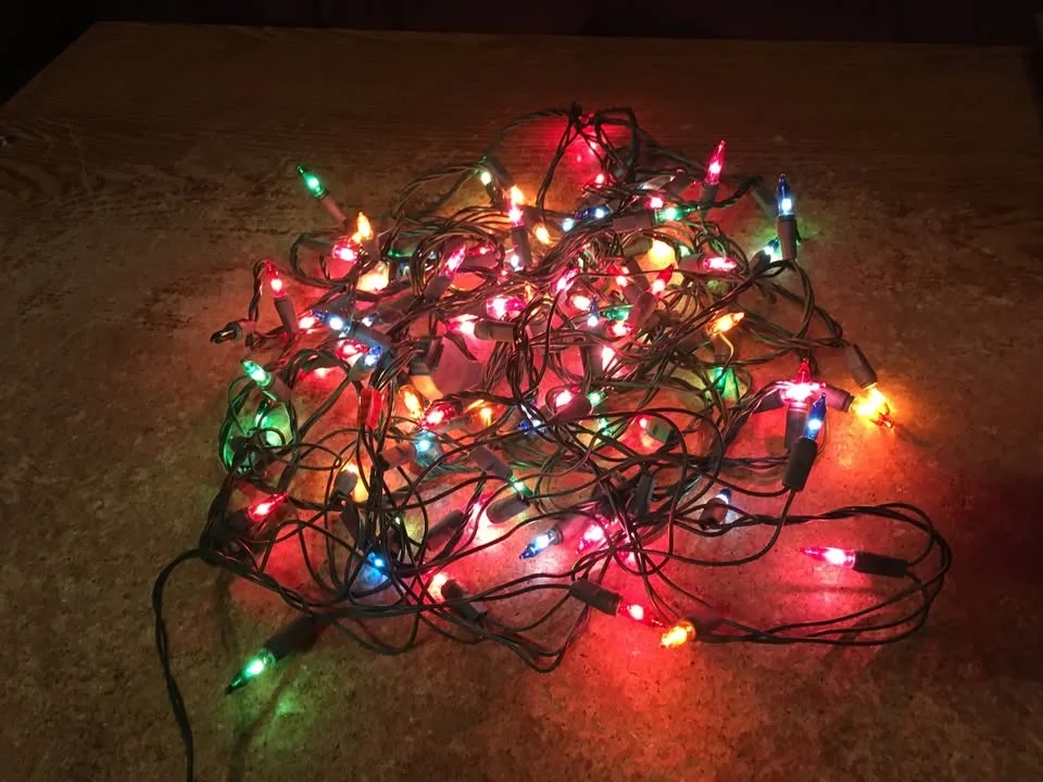 LOT OF 8 CHRISTMAS LIGHTS SETS STRING LIGHTS MULTI-COLOR & WHITE image indicator(6)