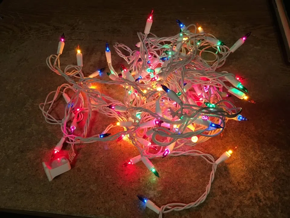 LOT OF 8 CHRISTMAS LIGHTS SETS STRING LIGHTS MULTI-COLOR & WHITE image indicator(7)