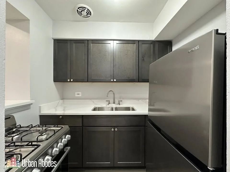 1 Bed 1 Bath Apartment image indicator(2)