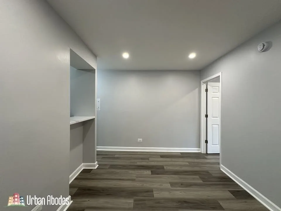 1 Bed 1 Bath Apartment image indicator(10)