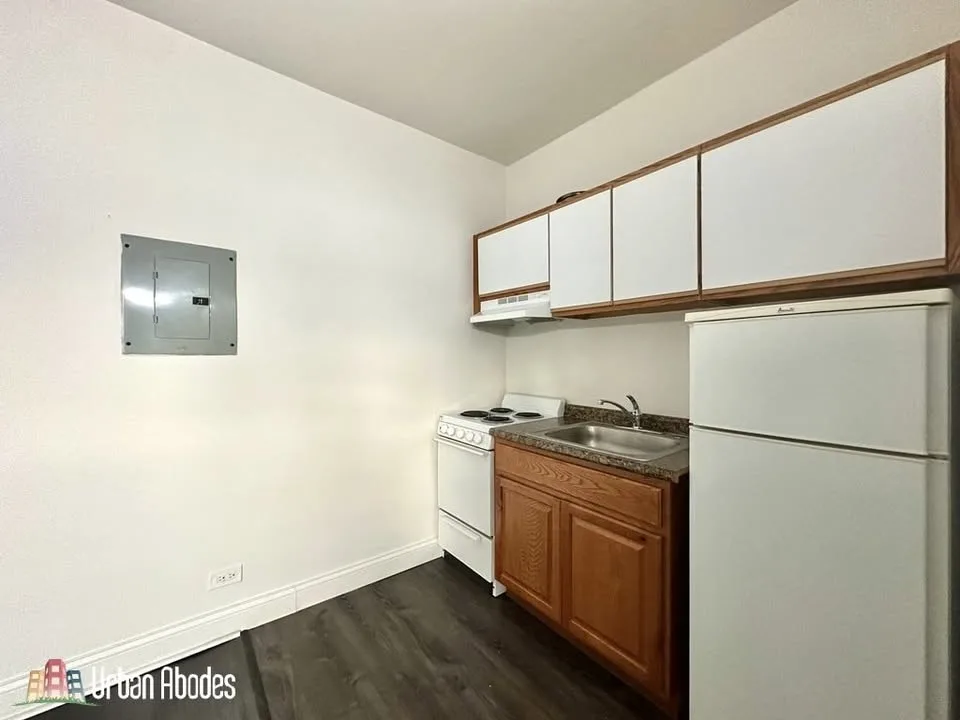 Studio 1 Bath Apartment image indicator(6)