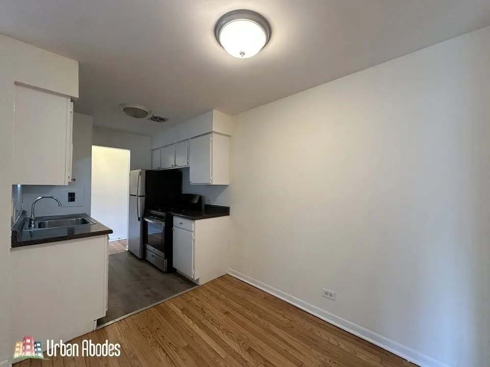 1 Bed 1 Bath Apartment image indicator(3)