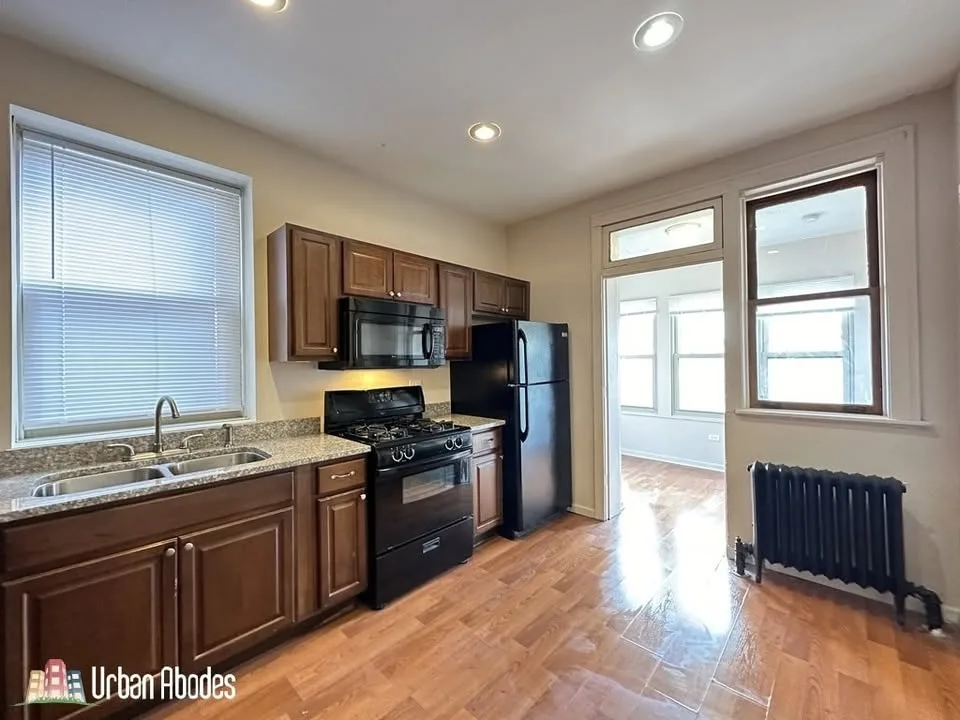 3 Beds 1.5 Baths Apartment image indicator(3)