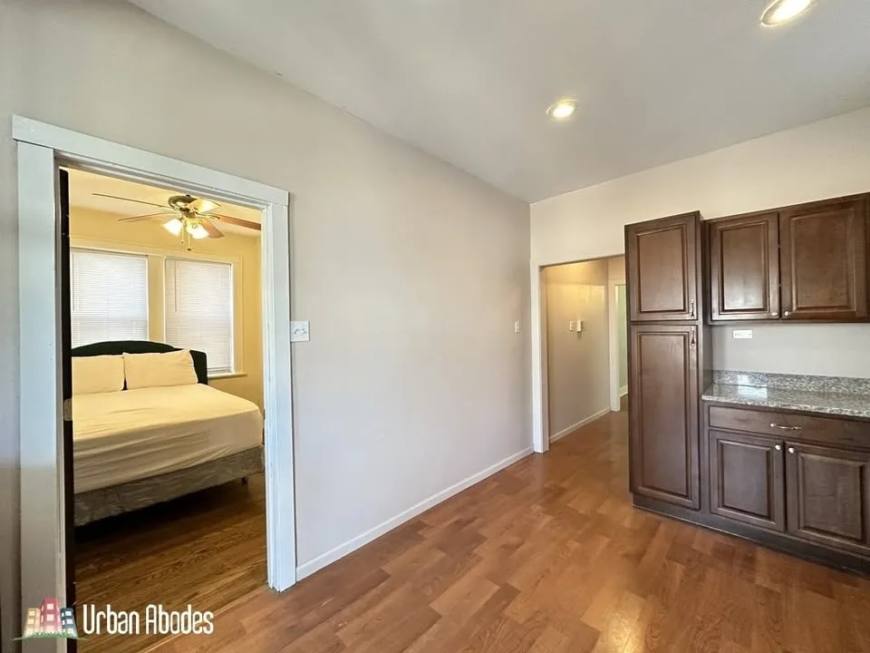 3 Beds 1.5 Baths Apartment image indicator(4)