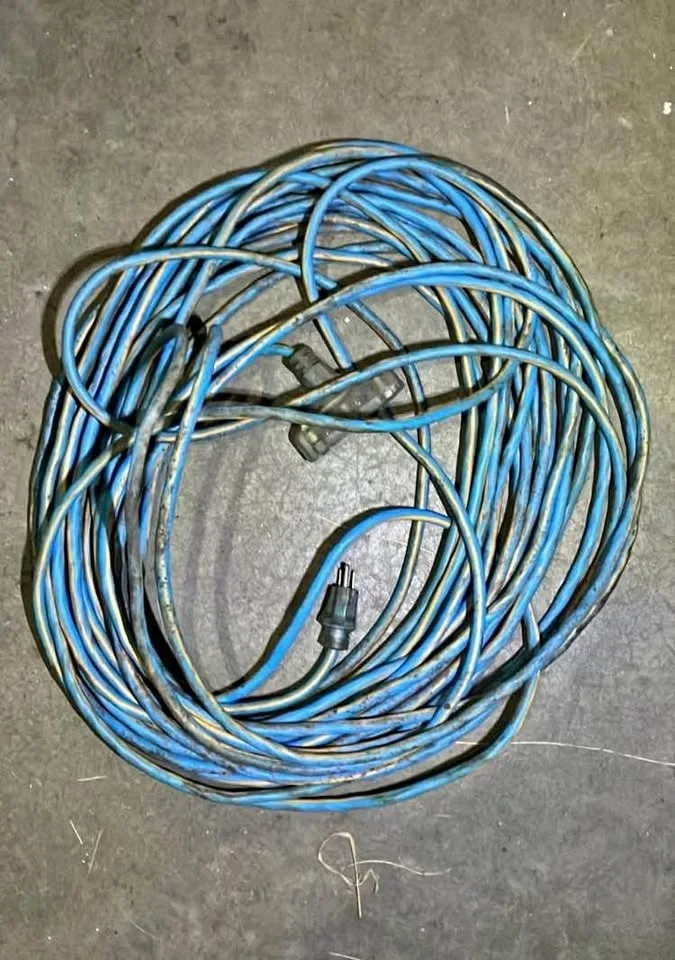 Last garage sale of the year (Leduc) See description