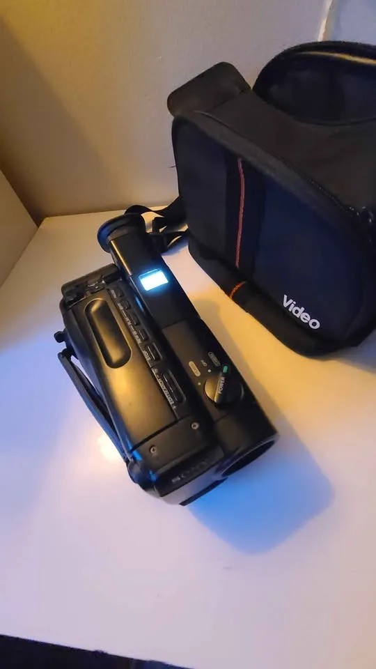 Sony Handycam CCD-TR94 Video8 Camcorder - Tested & Working image indicator(2)