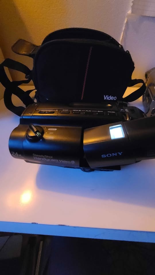 Sony Handycam CCD-TR94 Video8 Camcorder - Tested & Working - photo 3