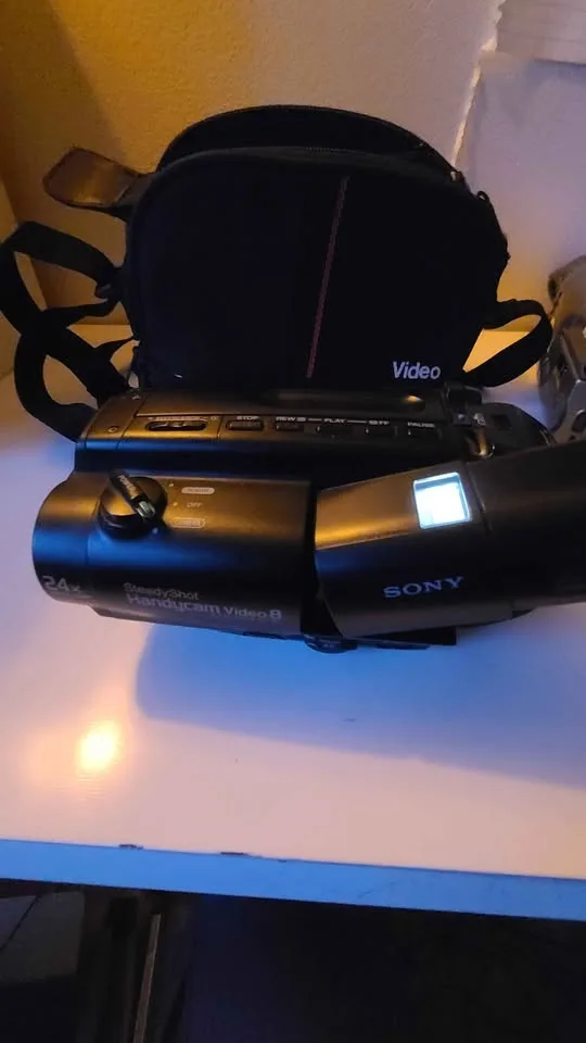 Sony Handycam CCD-TR94 Video8 Camcorder - Tested & Working image indicator(3)