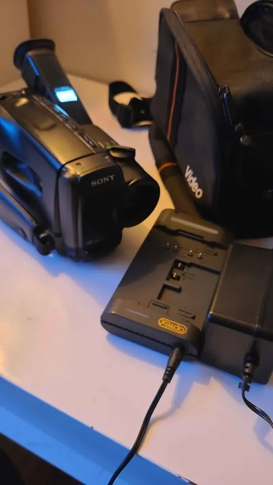 Sony Handycam CCD-TR94 Video8 Camcorder - Tested & Working image indicator(9)