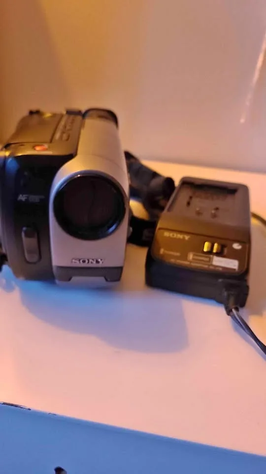 Sony Handycam CCD-TRV21 Video8 Camcorder - Tested & Working