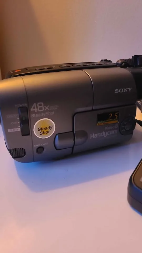 Sony Handycam CCD-TRV21 Video8 Camcorder - Tested & Working image indicator(2)