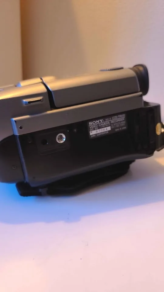 Sony Handycam CCD-TRV21 Video8 Camcorder - Tested & Working image indicator(4)