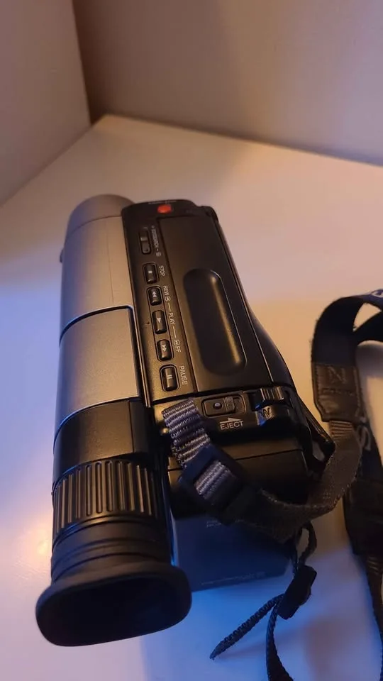 Sony Handycam CCD-TRV21 Video8 Camcorder - Tested & Working image indicator(5)