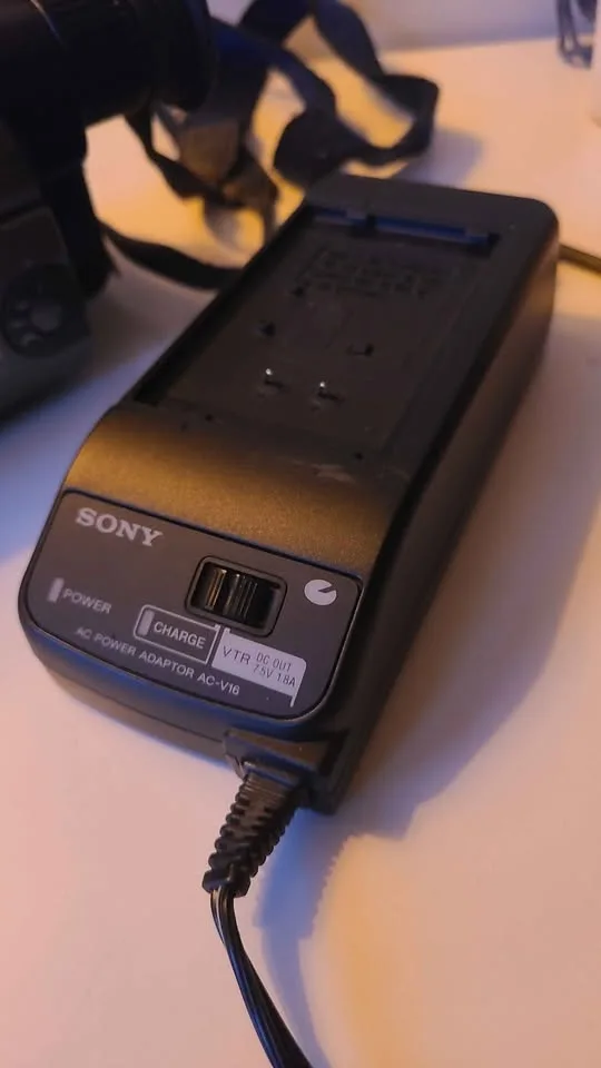 Sony Handycam CCD-TRV21 Video8 Camcorder - Tested & Working image indicator(7)