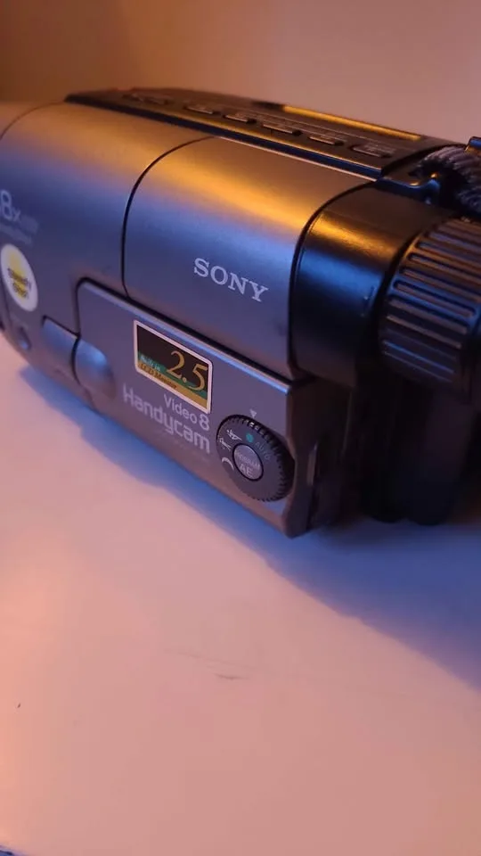 Sony Handycam CCD-TRV21 Video8 Camcorder - Tested & Working image indicator(10)