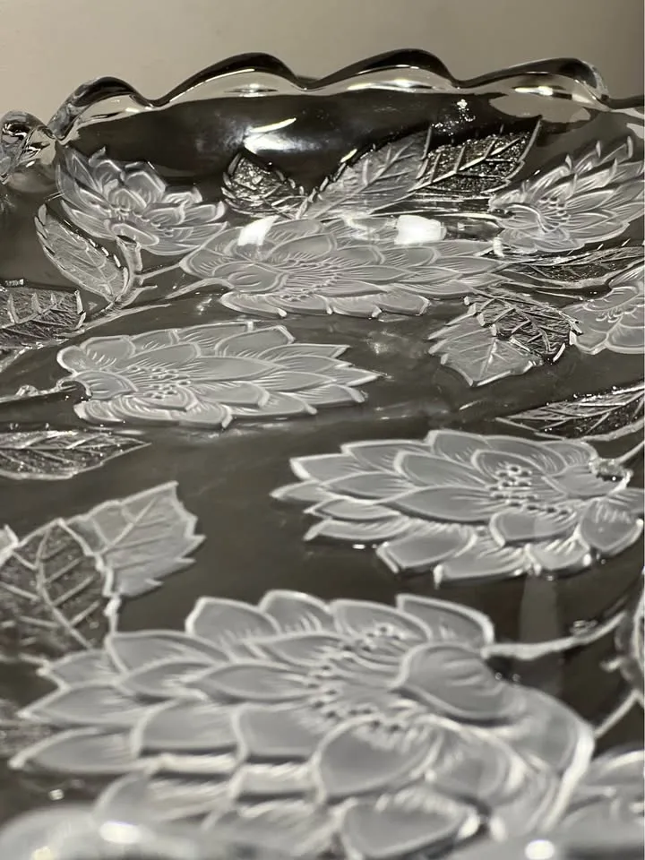 Crystal Clear Studios CHRYSANTHEMUM Frosted OBLONG TRAY 15.25” image indicator(6)