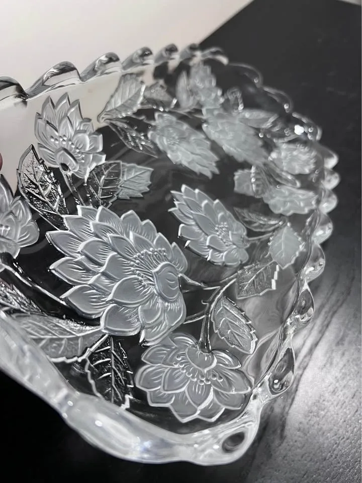 Crystal Clear Studios CHRYSANTHEMUM Frosted OBLONG TRAY 15.25” image indicator(7)