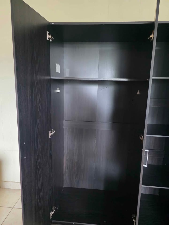 3 Door wardrobe - photo 4