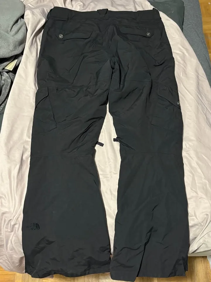 Women’s XL north face Snowpants image indicator(4)