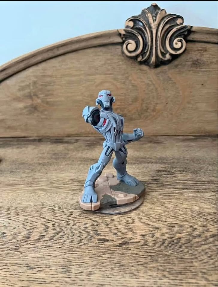 Disney Infinity 3.0 Ultron Figure (missing arm)