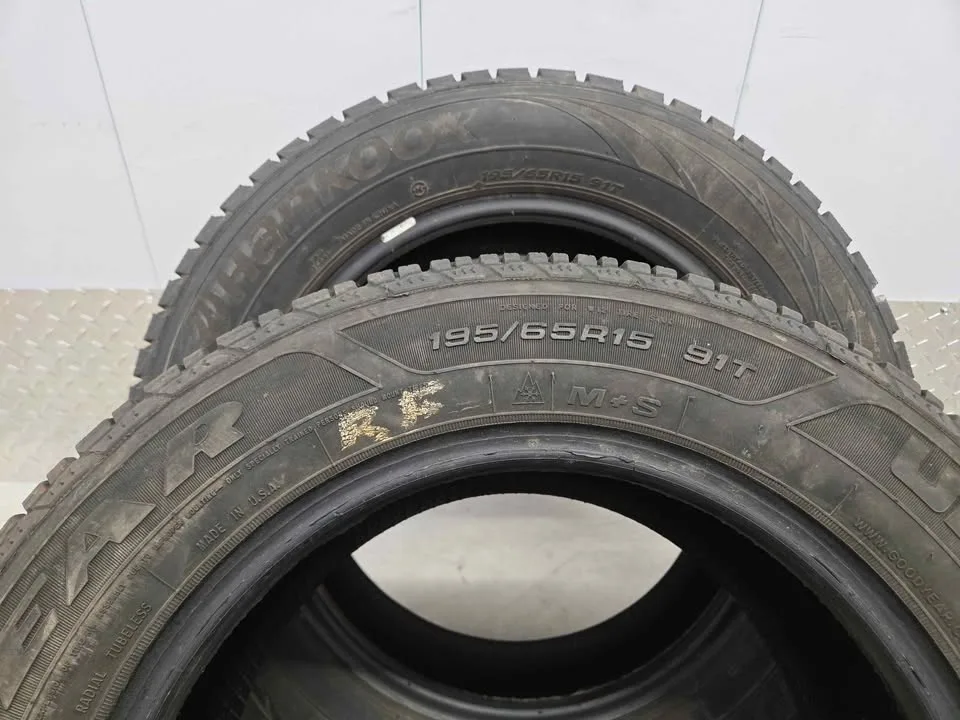 Two Winter Tires- 195/65R15 image indicator(10)