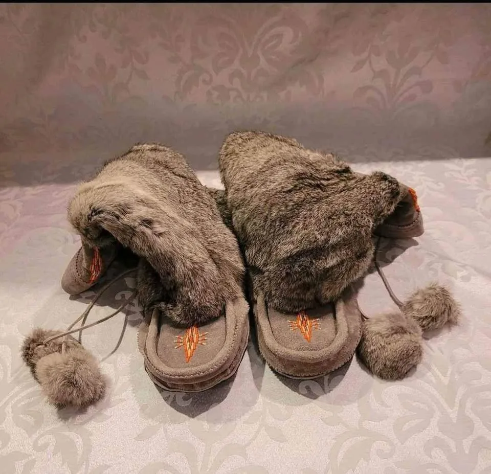 Vintage Handmade Pom Pom Winter Mukluks image indicator(2)