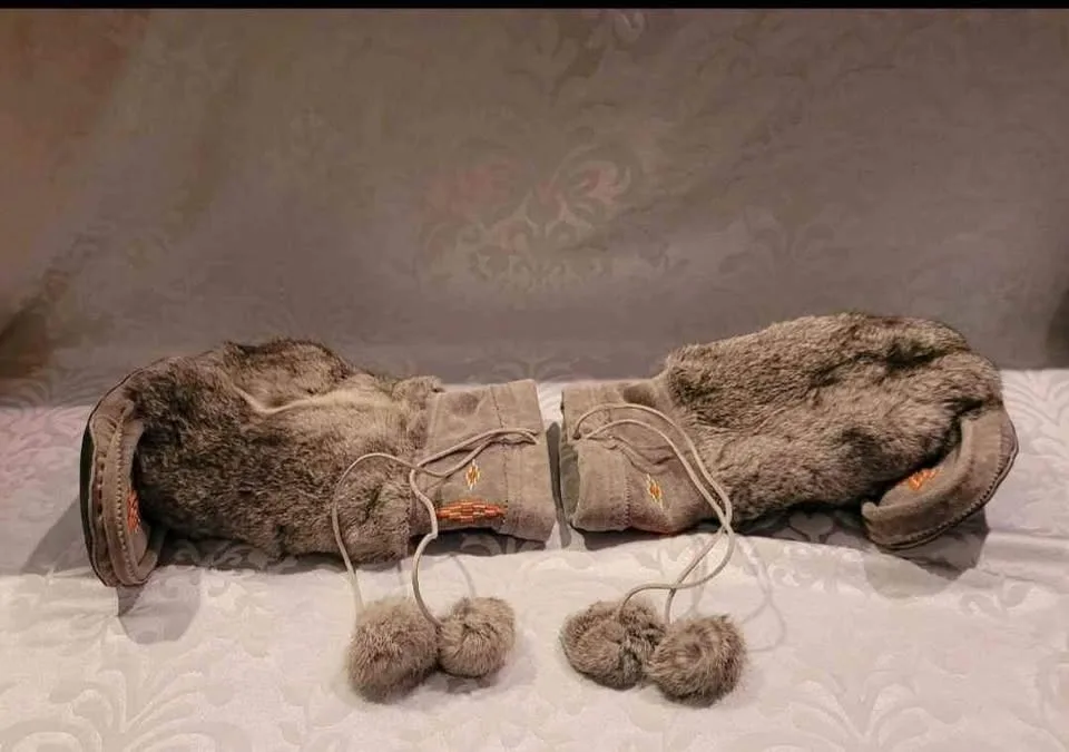 Vintage Handmade Pom Pom Winter Mukluks image indicator(3)