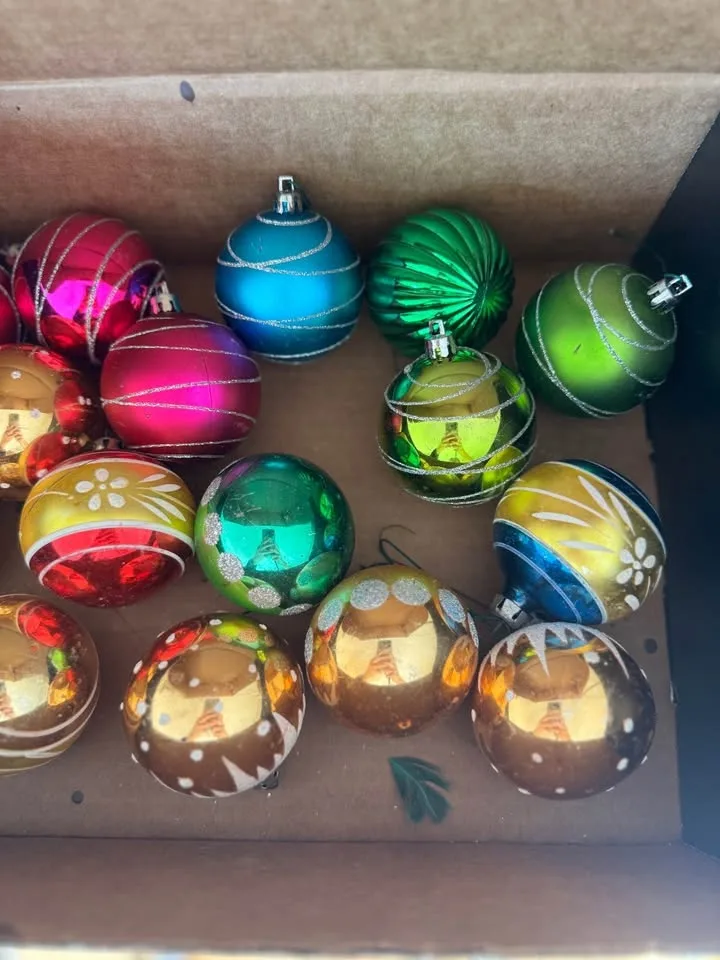 Vintage Christmas Ornament Lot (18) image indicator(3)