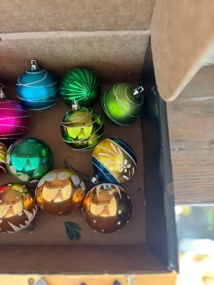 Vintage Christmas Ornament Lot (18) image indicator(6)