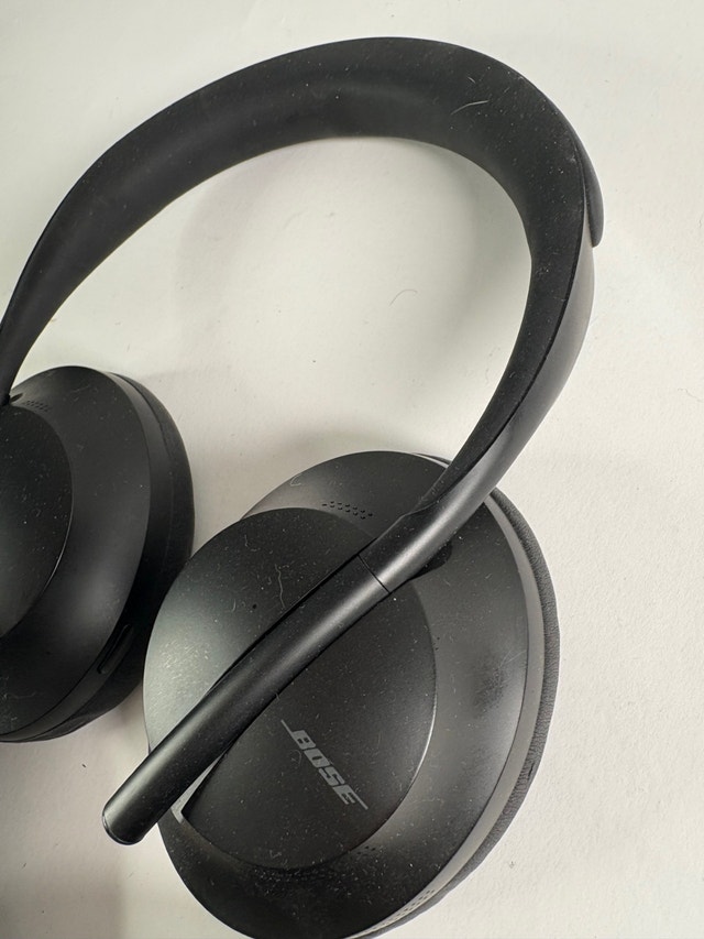 Bose Noise Cancelling 700 Bluetooth Over-Ear Wireless Headphones - photo 2