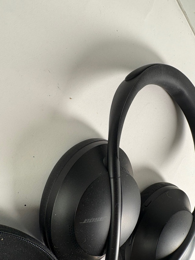 Bose Noise Cancelling 700 Bluetooth Over-Ear Wireless Headphones - photo 3