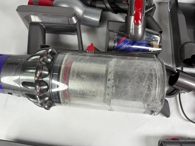 Dyson Cyclone V10 Animal Cordless Stick Vacuum Cleaner image indicator(3)