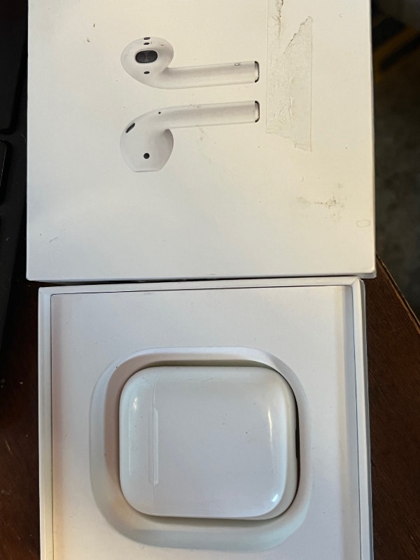 Apple AirPods (2nd generation) In-Ear True Wireless Earbuds