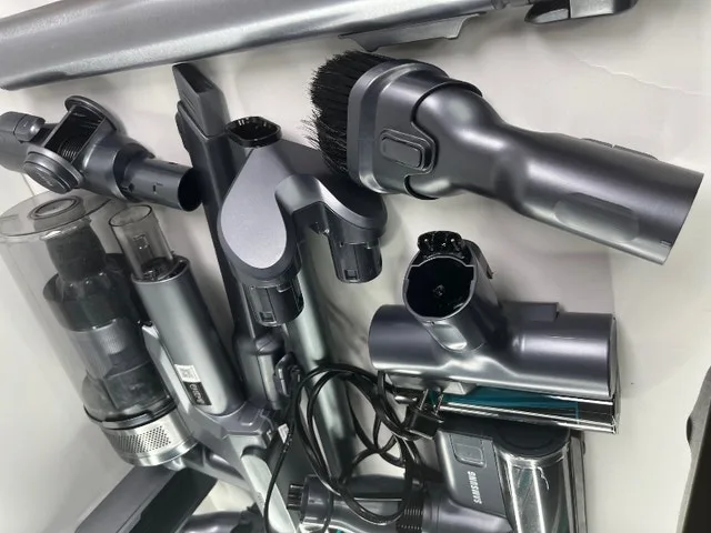 Samsung Jet90 Ultimate Stick Vacuum w/ Extra Battery image indicator(5)