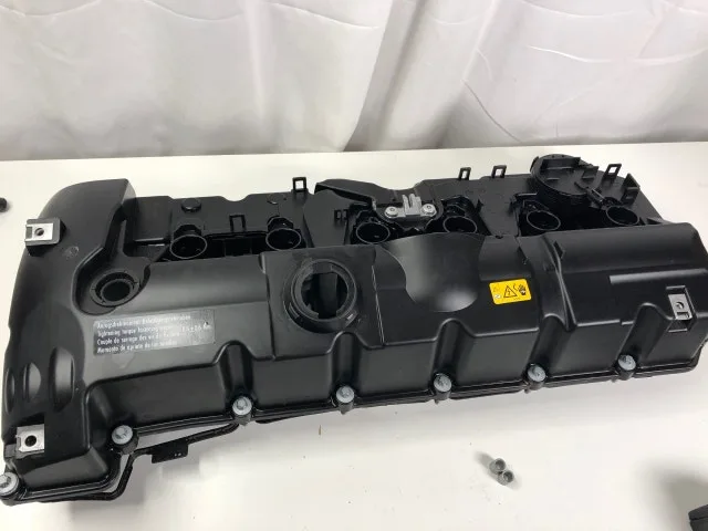 BMW Valve Cylinder Head Gasket Cover 111-12-7-552-281 111020 20