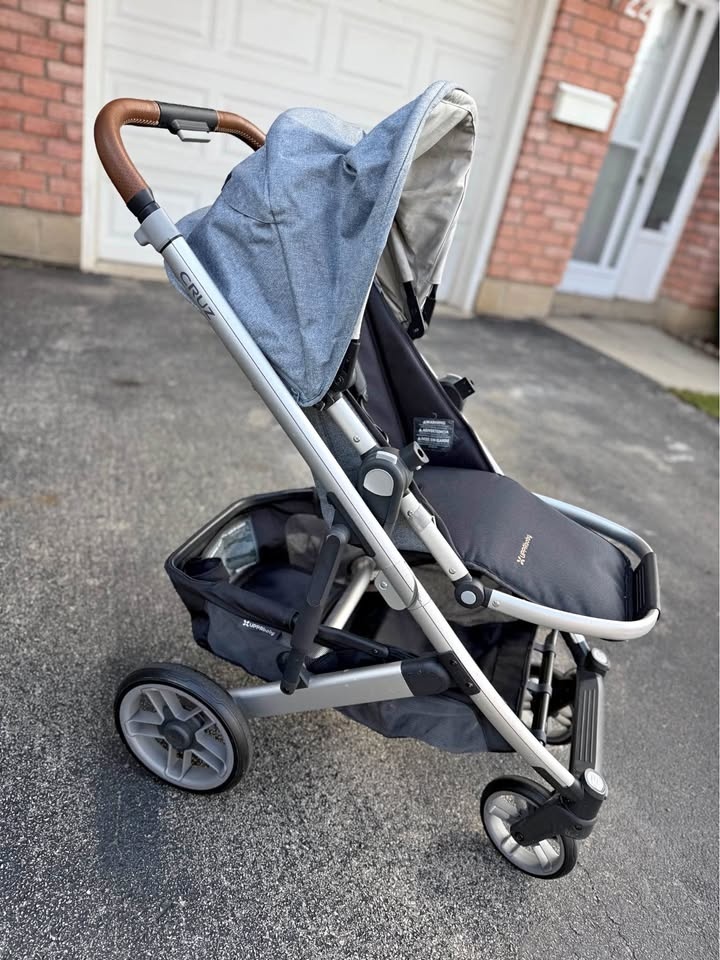 UPPAbaby Cruz V2 Stroller – Excellent Condition