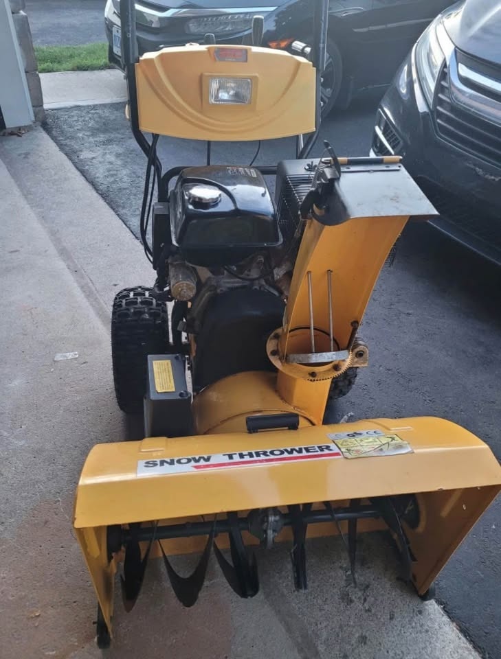 11hp snowblower like new - photo 3