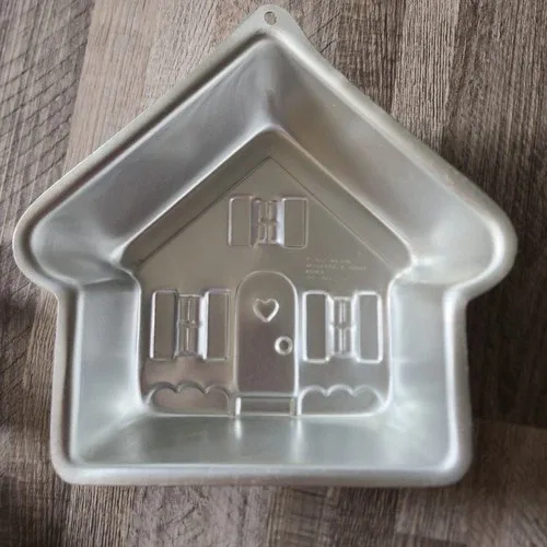 Vintage 1982 Wilton Holiday House Cake Pan