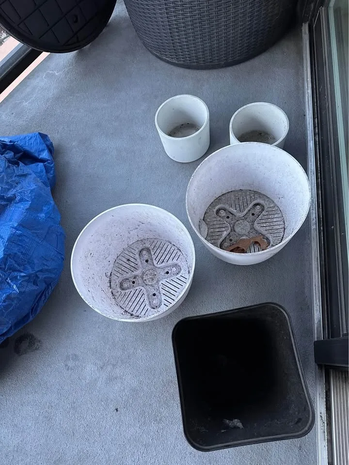 Outdoor garden pots image indicator(2)