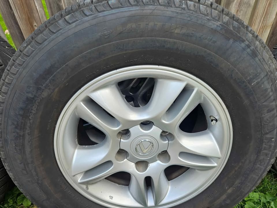P265/65/R17 Michelin All Weather Tires on Lexus OEM Rims - photo 3