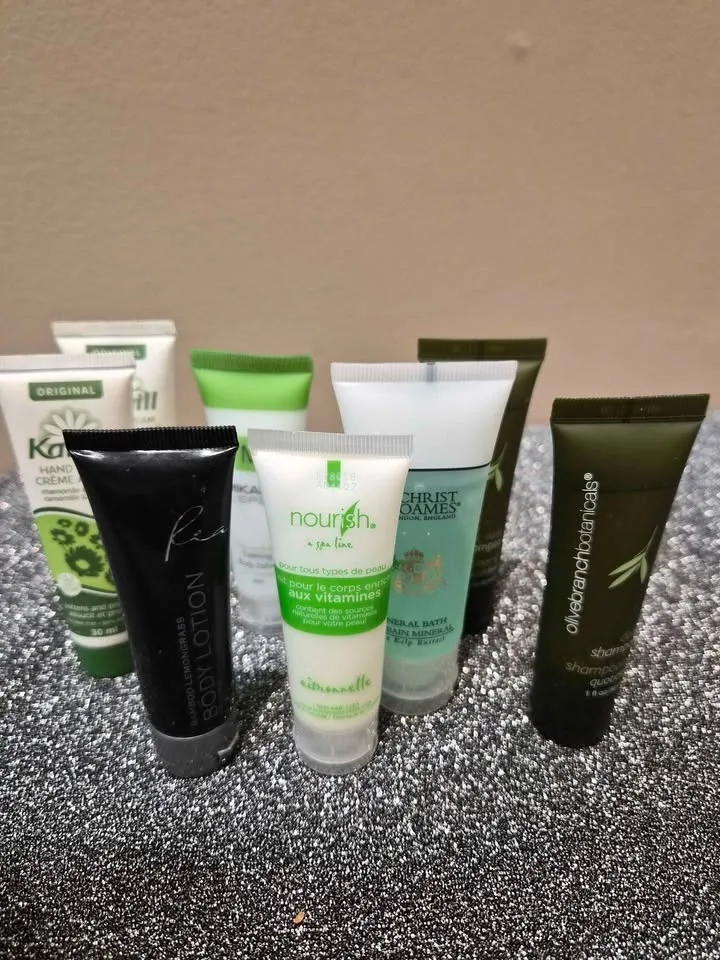 Mini shampoos, lotions, Conditioners image indicator(2)