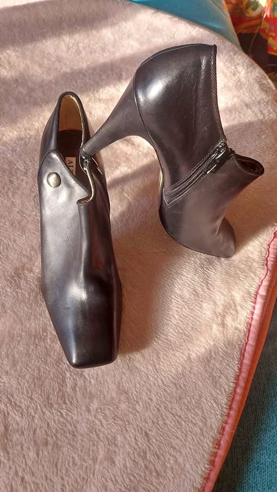 ALFANI Black Leather Ankle Booties Size 10M