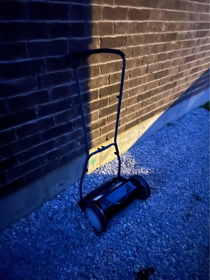 Yard works Manuel Lawn cutter - photo 2