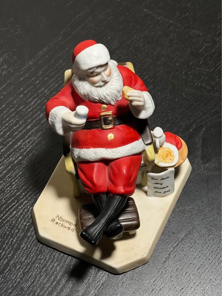 Norman Rockwell "Santa's Snack" Figurine - photo 2