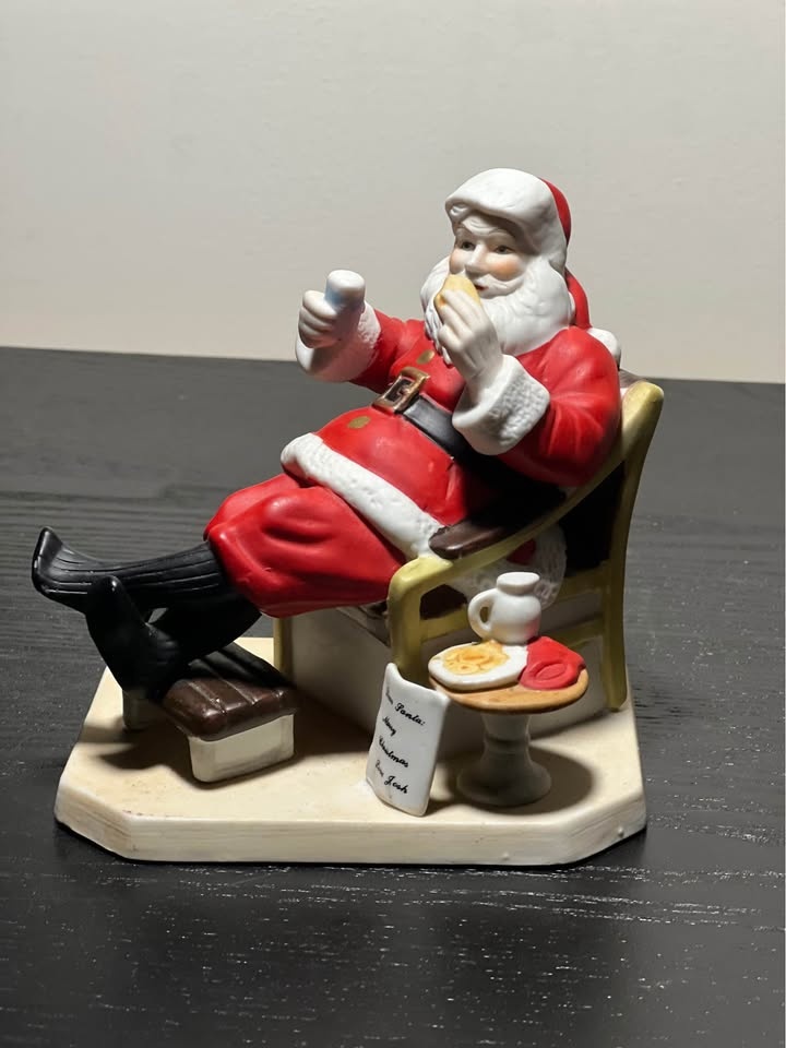 Norman Rockwell "Santa's Snack" Figurine - photo 3